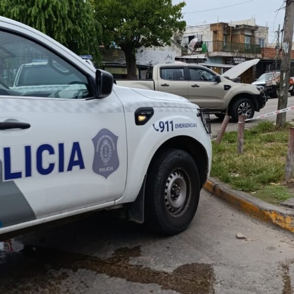 Detuvieron a cuatro delincuentes tras una persecución y choque contra un patrullero en Solano