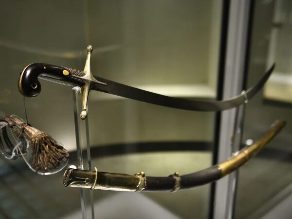 Renunció la directora del Museo Histórico Nacional por el traslado del sable corvo de San Martín