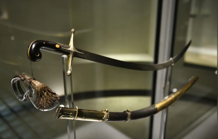 Renunció la directora del Museo Histórico Nacional por el traslado del sable corvo de San Martín