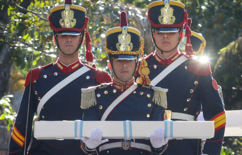 Una multitud despidió el sable corvo de San Martín en el Museo Histórico Nacional