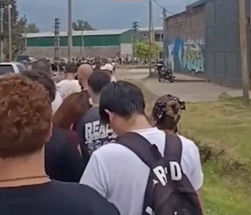 Tres mil personas hicieron fila por 30 puestos de trabajo en el conurbano