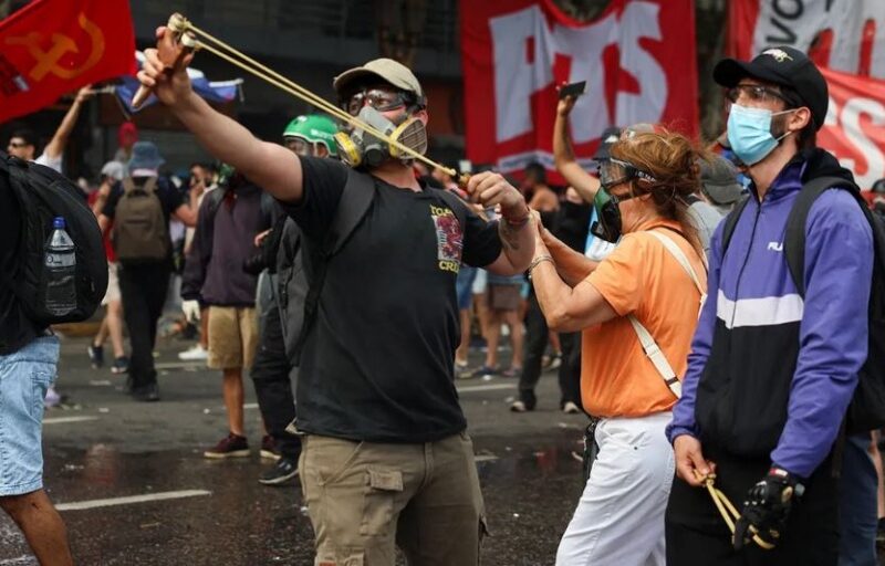 Denunciarán por “terrorismo” a los manifestantes que causaron destrozos en la protesta contra la reforma laboral
