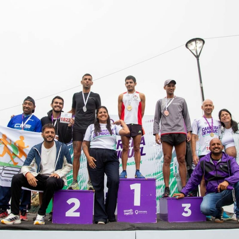 Mayra Mendoza y Eva Mieri estuvieron en la tradicional “Carrera de Miguel”