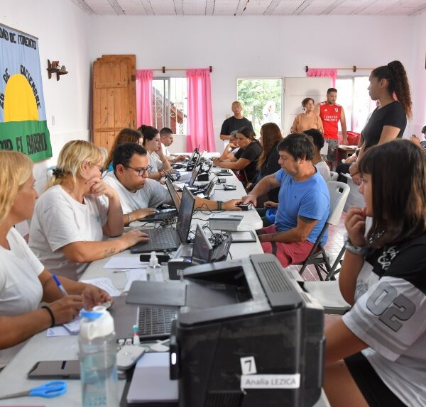 Florencio Varela: cientos de vecinos realizaron trámites en un operativo de documentación