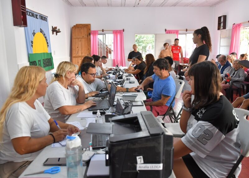 Florencio Varela: cientos de vecinos realizaron trámites en un operativo de documentación