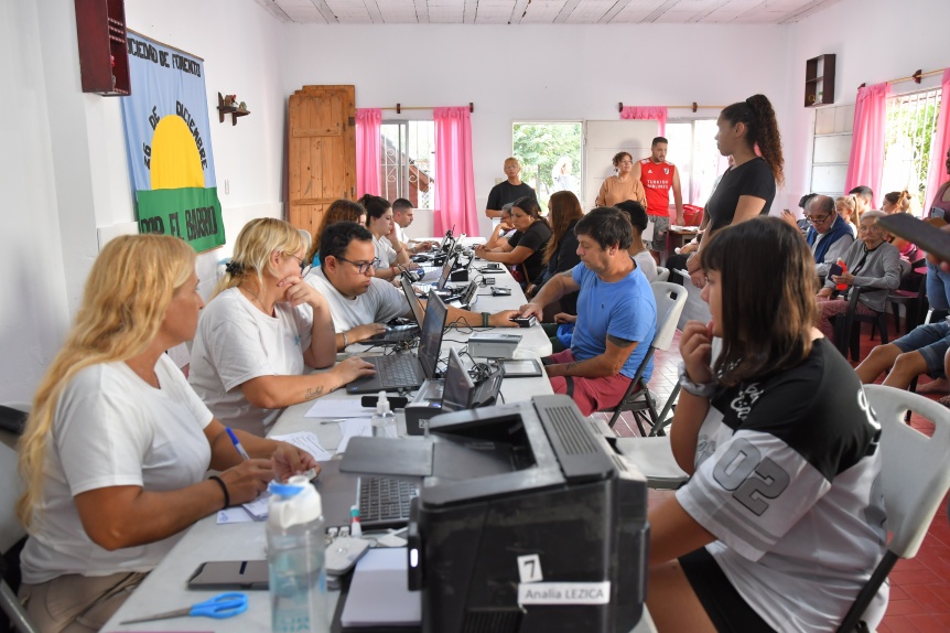 Florencio Varela: cientos de vecinos realizaron trámites en un operativo de documentación
