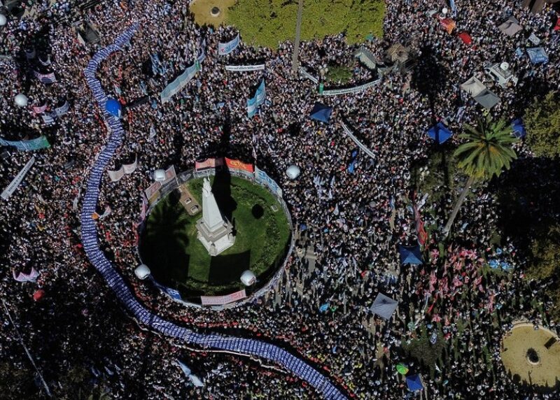Multitudinario y contundente reclamo en Plazo de Mayo: “son 30 mil y que nos digan dónde están”