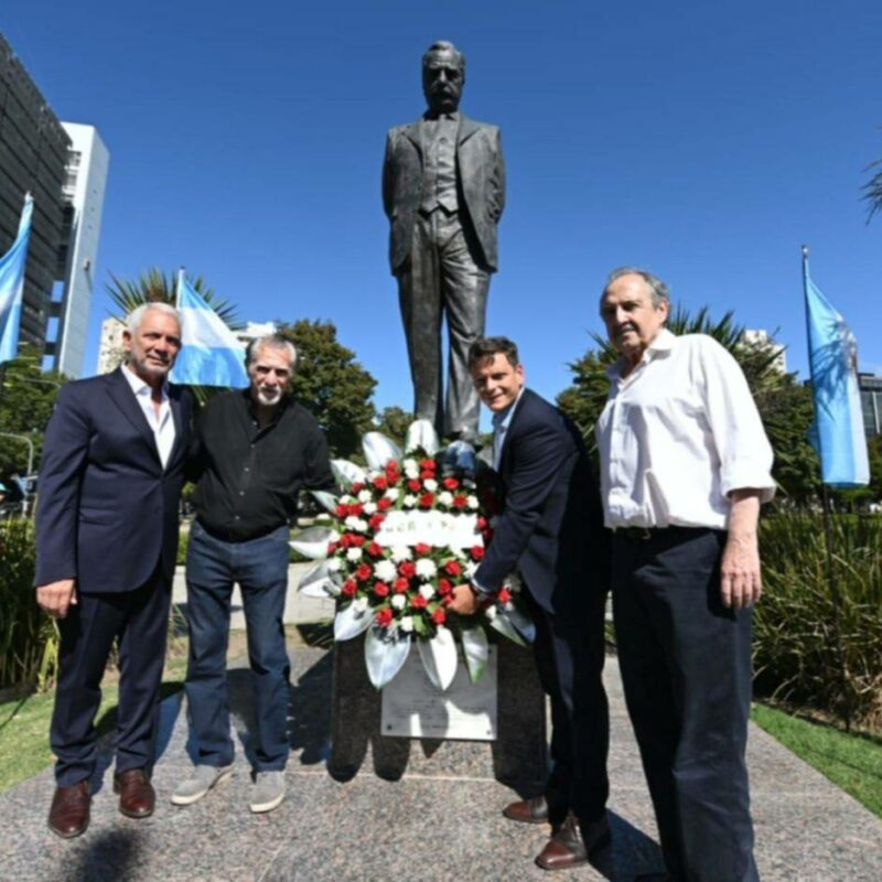 Emotivo homenaje en La Plata a Raúl Alfonsín a 99 años de su nacimiento