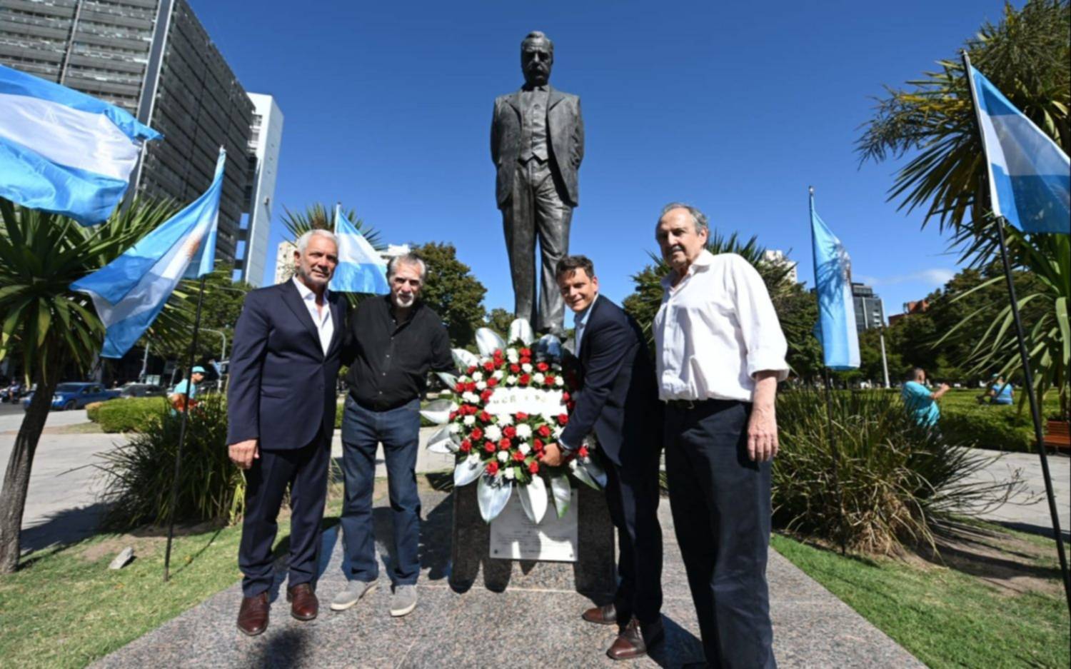 Emotivo homenaje en La Plata a Raúl Alfonsín a 99 años de su nacimiento
