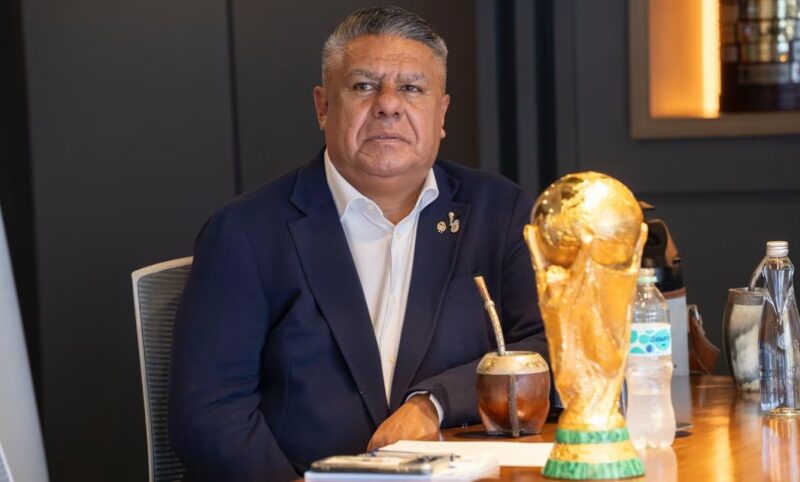 El juez le negó la salida del país a Claudio Tapia en una causa por aportes