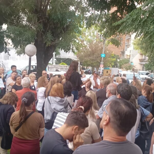 Bernal: vecinos se movilizaron a la Comisaría 2° en reclamo de seguridad