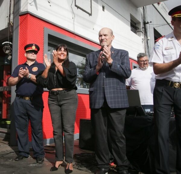 La Asociación de Bomberos Voluntarios de Bernal celebró su 112º aniversario
