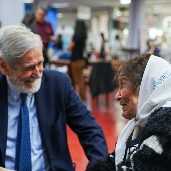 Homenajes a Enrico Calamai, diplomático italiano que rescató a cientos de perseguidos políticos de la dictadura