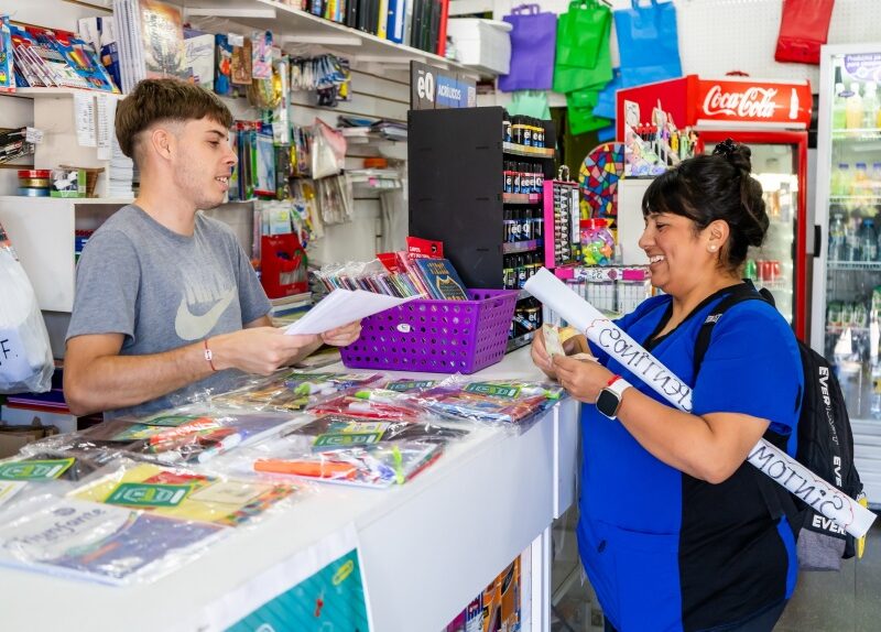 Más de 30 comercios de Florencio Varela ofrecen kits escolares a precio accesible
