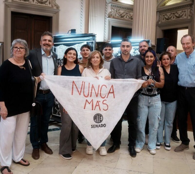 El Senado bonaerense inauguró una muestra fotográfica en el Mes de la Memoria