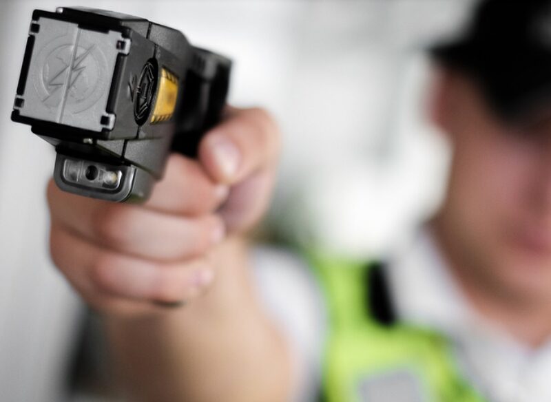 La Libertad Avanza vuelve a poner en agenda el uso de la Taser en la Provincia