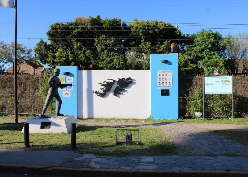 Realizarán una vigilia en Bernal por el Día del Veterano y de los Caídos en Malvinas