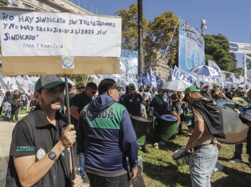 La CGT se movilizó a Plaza de Mayo con críticas al Gobierno y sin anuncio de paro