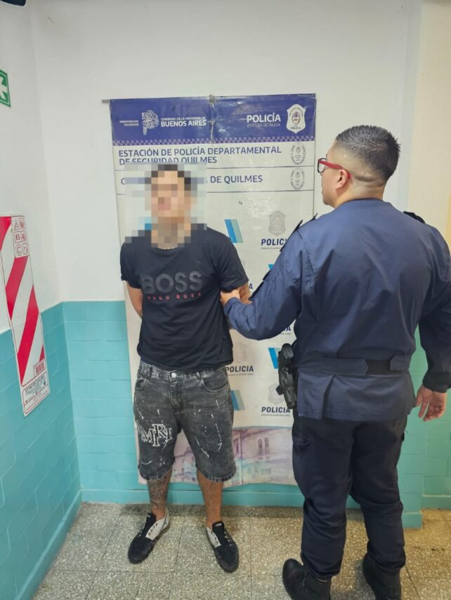 Atacaron un patrullero, huyeron en contramano por el Metrobus y fueron detenidos