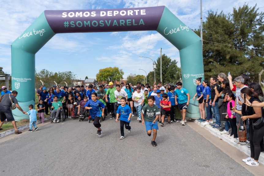 Más de 150 personas participaron de la correcaminata inclusiva en Florencio Varela