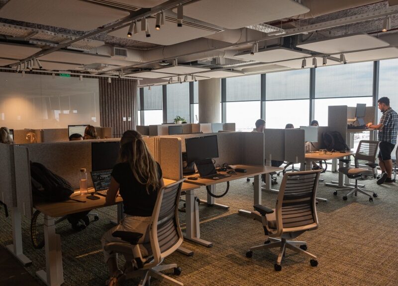 La Justicia laboral habilitó la reforma y vuelven a regir cambios en vacaciones, indemnizaciones y jornada