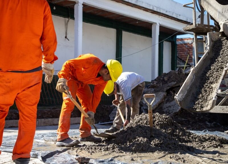 Avanzan obras de pavimento en Bernal Oeste con financiamiento municipal