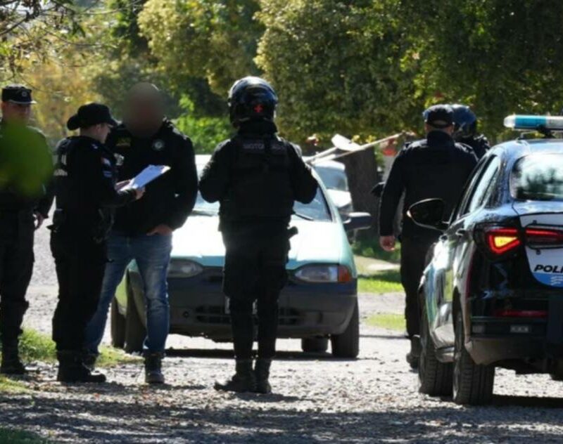 Amenazas en escuelas: intiman a una familia a pagar 6 millones de pesos por “costo de operativos”