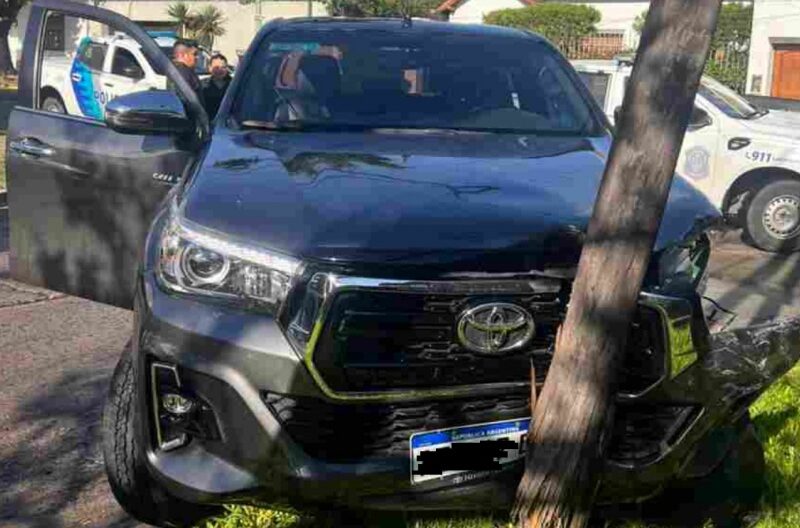 Persecución, tiros y choque: detuvieron a dos delincuentes tras robar una camioneta