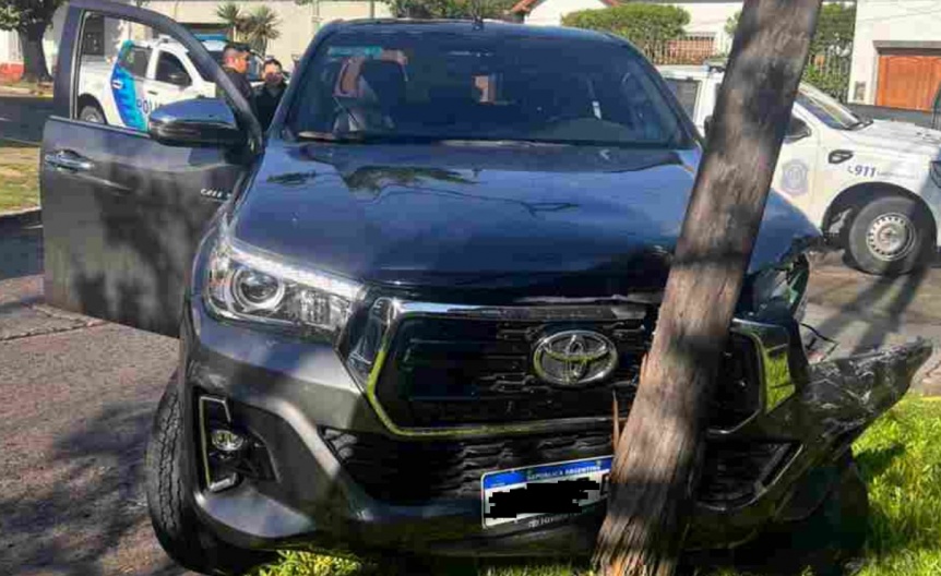 Persecución, tiros y choque: detuvieron a dos delincuentes tras robar una camioneta