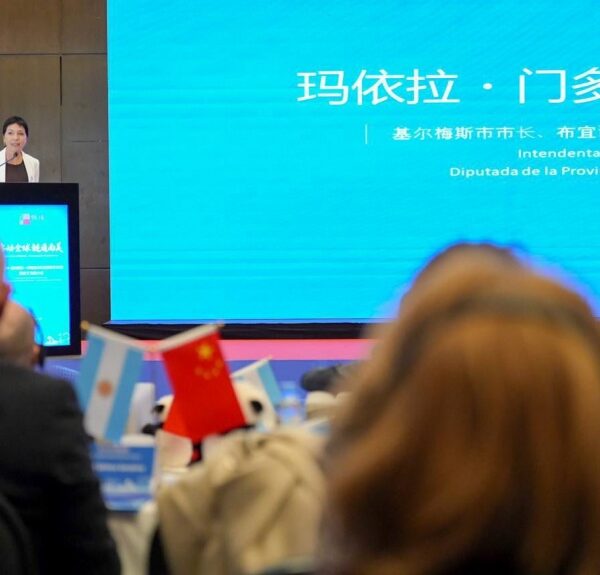 Mayra Mendoza destacó los lazos comerciales y la hermandad entre Argentina y China