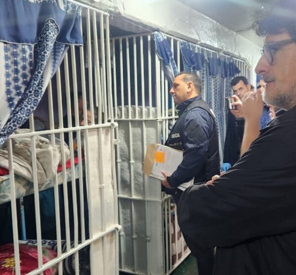 Allanaron cárceles bonaerenses por una causa de cibercrimen y extorsión a menores