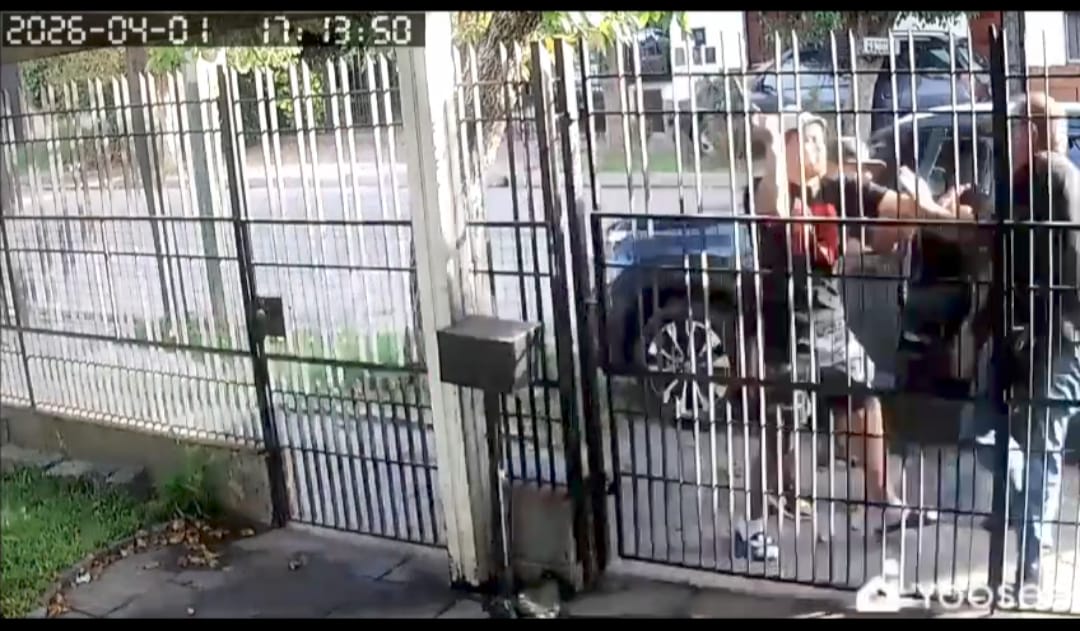 Entradera en Villa Centenario: golpearon a un vecino para robarle el auto en pleno horario de salida escolar