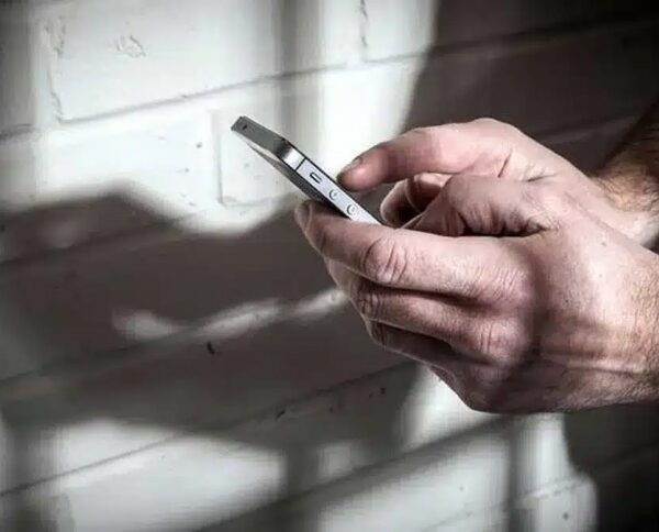Autorizaron la instalación de bloqueadores de celulares en cárceles federales