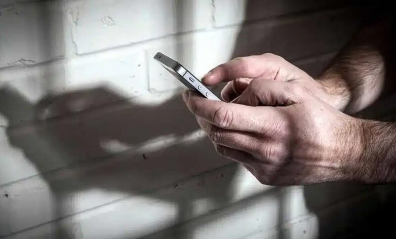 Autorizaron la instalación de bloqueadores de celulares en cárceles federales