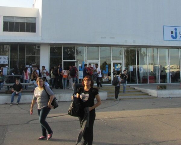 La Universidad Nacional Arturo Jauretche se declaró en emergencia presupuestaria
