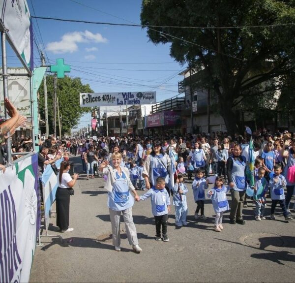Villa La Florida celebró sus 100 años con desfile, actos y shows en vivo