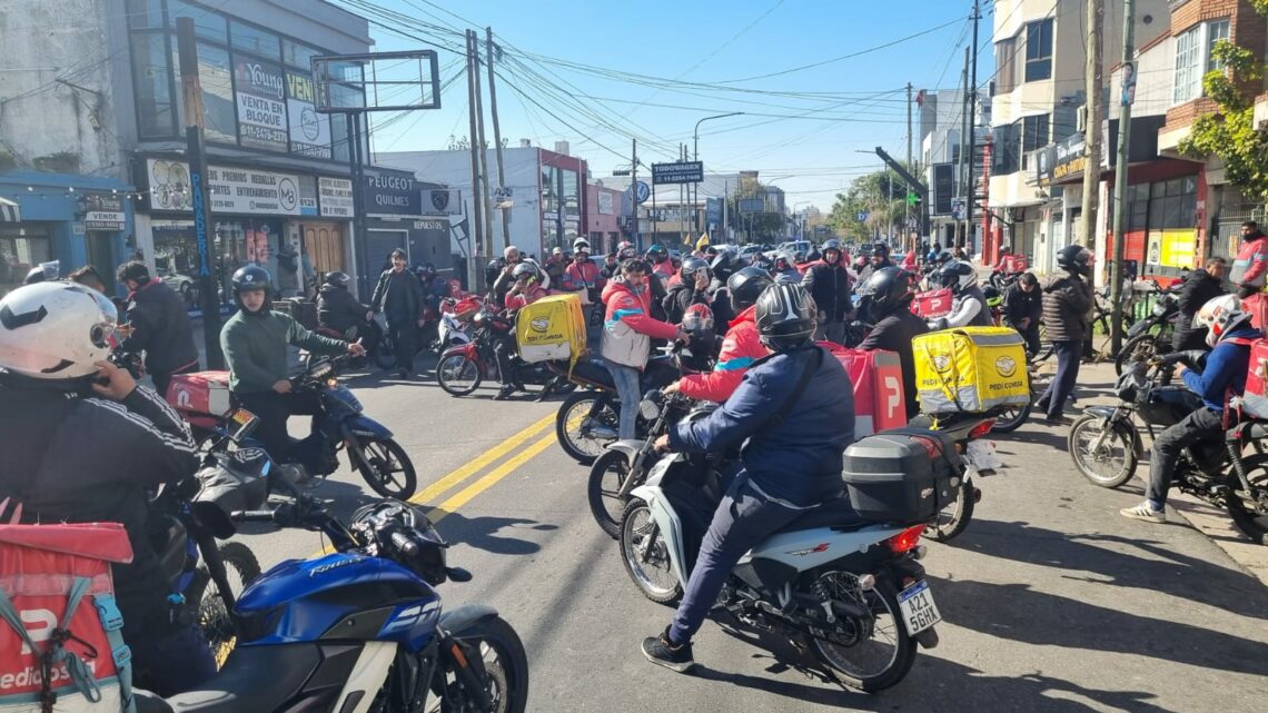 Quilmes Centro: manifestación de trabajadores por aplicación en reclamo de mayor seguridad
