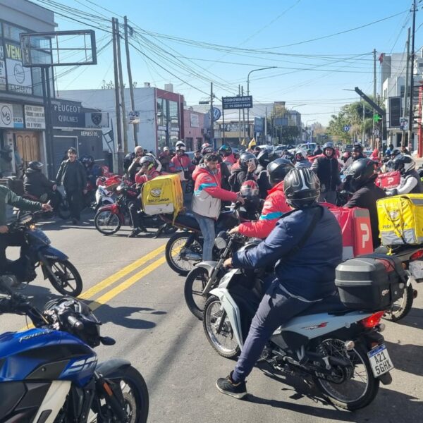 Quilmes Centro: manifestación de trabajadores por aplicación en reclamo de mayor seguridad