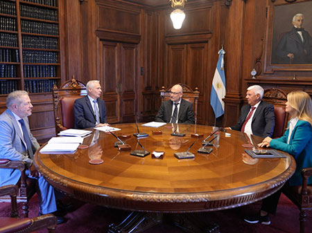 Suprema Corte de Justicia: entregaron el proyecto de autarquía judicial a las autoridades de la Legislatura