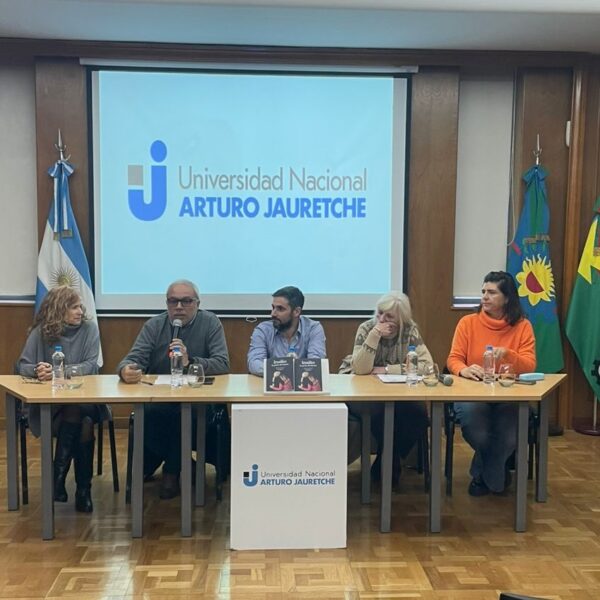 Florencio Varela: Presentaron la novela “Insilio, los gritos del silencio” en la UNAJ