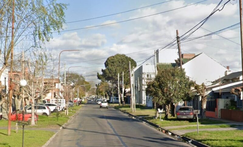 Una mujer cayó en un pozo ciego en el patio de su casa de Quilmes Oeste y debió ser asistida por el SAME