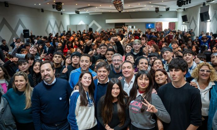 Andrés Watson, Axel Kicillof y estudiantes varelenses debatieron sobre salud mental