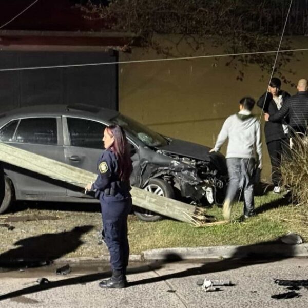 Violento choque entre dos autos en Quilmes Oeste dejó siete heridos que debieron ser rescatados por los bomberos