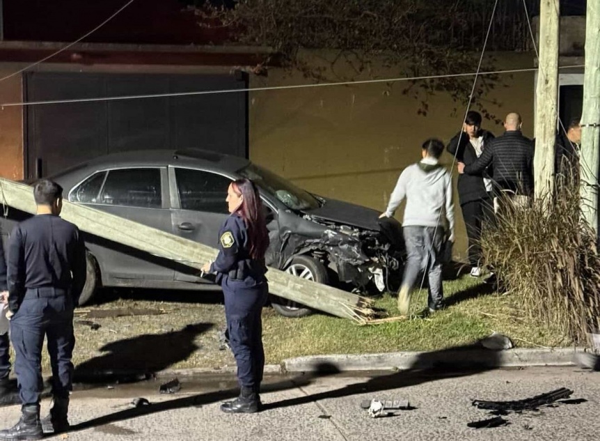 Violento choque entre dos autos en Quilmes Oeste dejó siete heridos que debieron ser rescatados por los bomberos