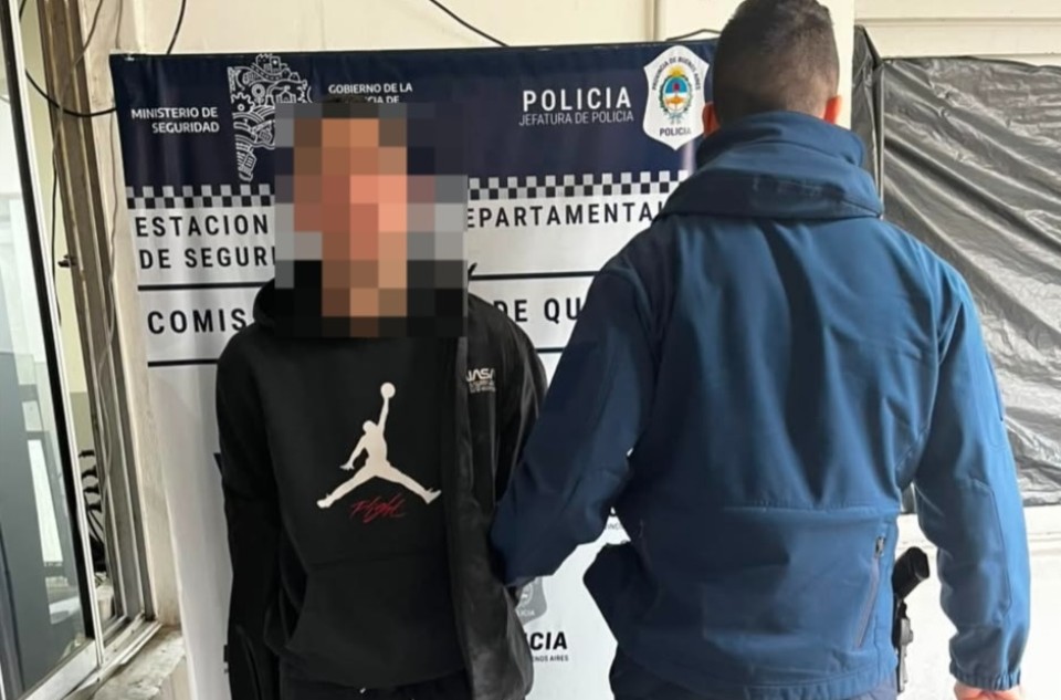 Atraparon a un hombre que usaba un inhibidor de señal para robar autos en Quilmes Oeste