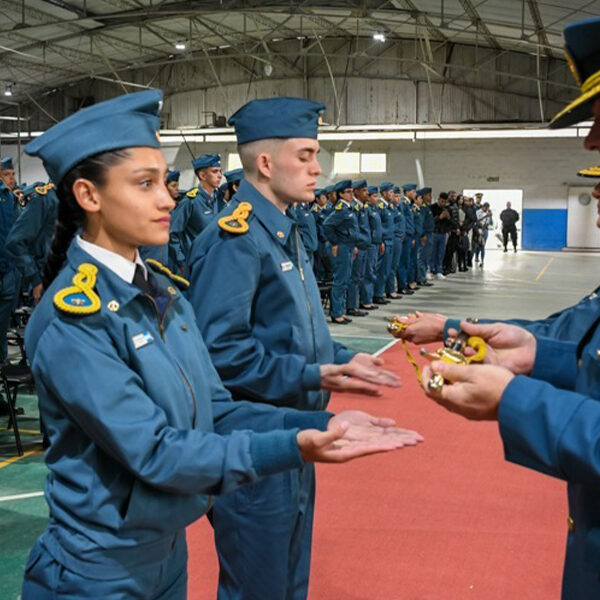 Se realizó la ceremonia donde 320 aspirantes pasaron a ser cadetes de primer año del SPB