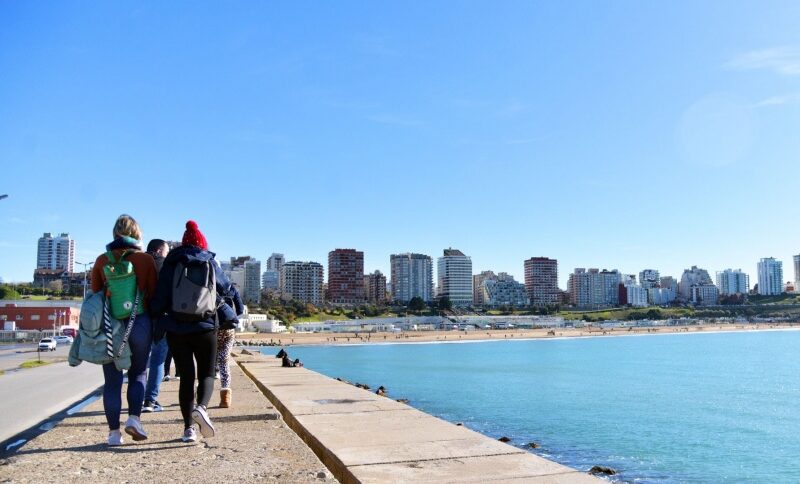 Más de un millón de personas viajaron en el fin de semana largo, con menor gasto