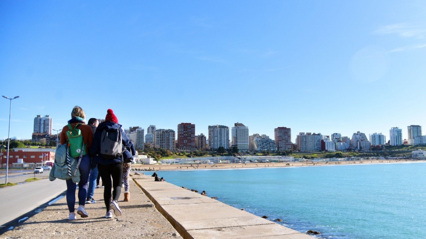 Más de un millón de personas viajaron en el fin de semana largo, con menor gasto