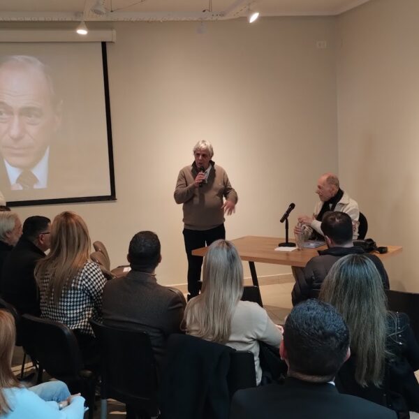 “Nunca vivimos un momento de involución como el actual desde la vuelta de la Democracia”, afirmó Zaffaroni en la AJB Quilmes
