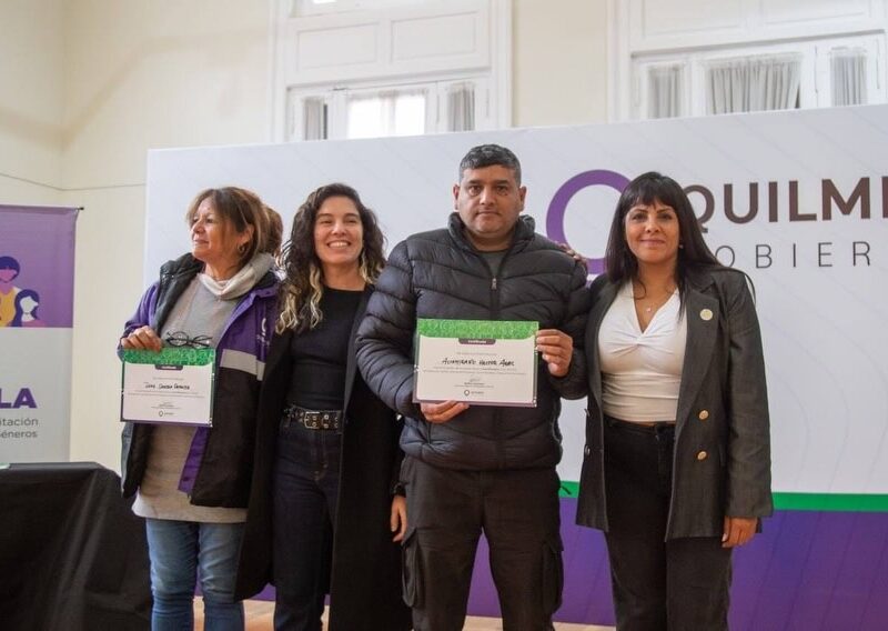 Quilmes entregó certificados de la Ley Micaela a trabajadores municipales en el marco del «Ni Una Menos»